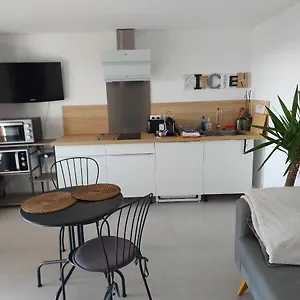 https://appartement-cosy-vue-mer.fr-provencehotel.com